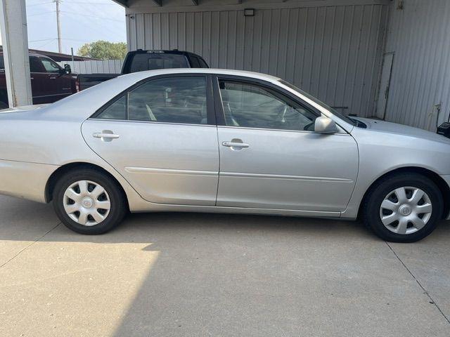 Toyota Camry LE 2004