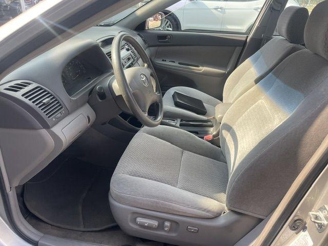 Toyota Camry LE 2004