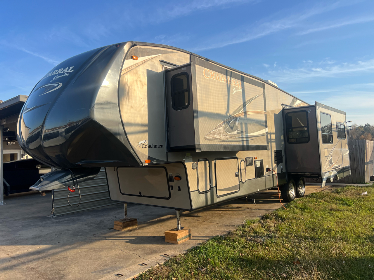 2013 Forest River Chaparral photo 2