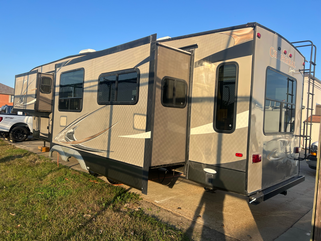 2013 Forest River Chaparral photo 3