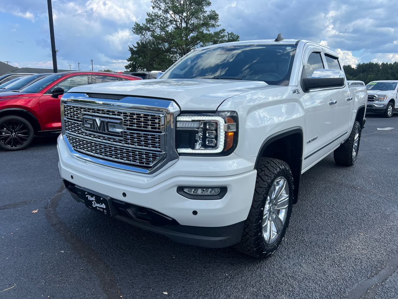 2017 Gmc Sierra 1500 SLT photo 2