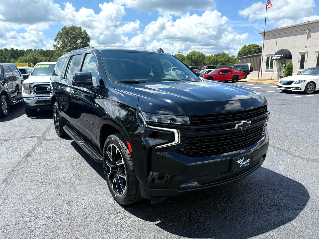 2023 Chevrolet Suburban RST photo 3