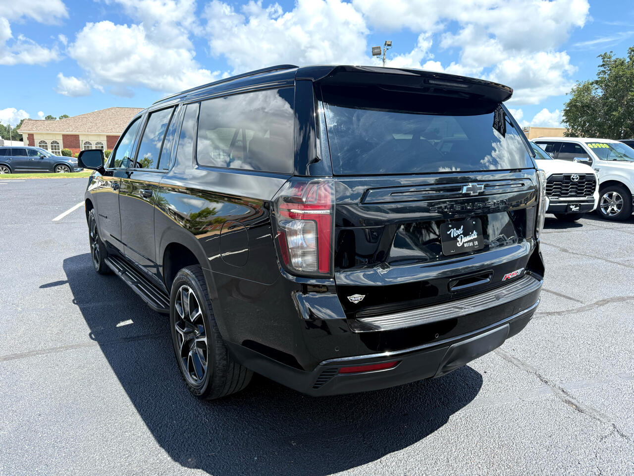 2023 Chevrolet Suburban RST photo 4