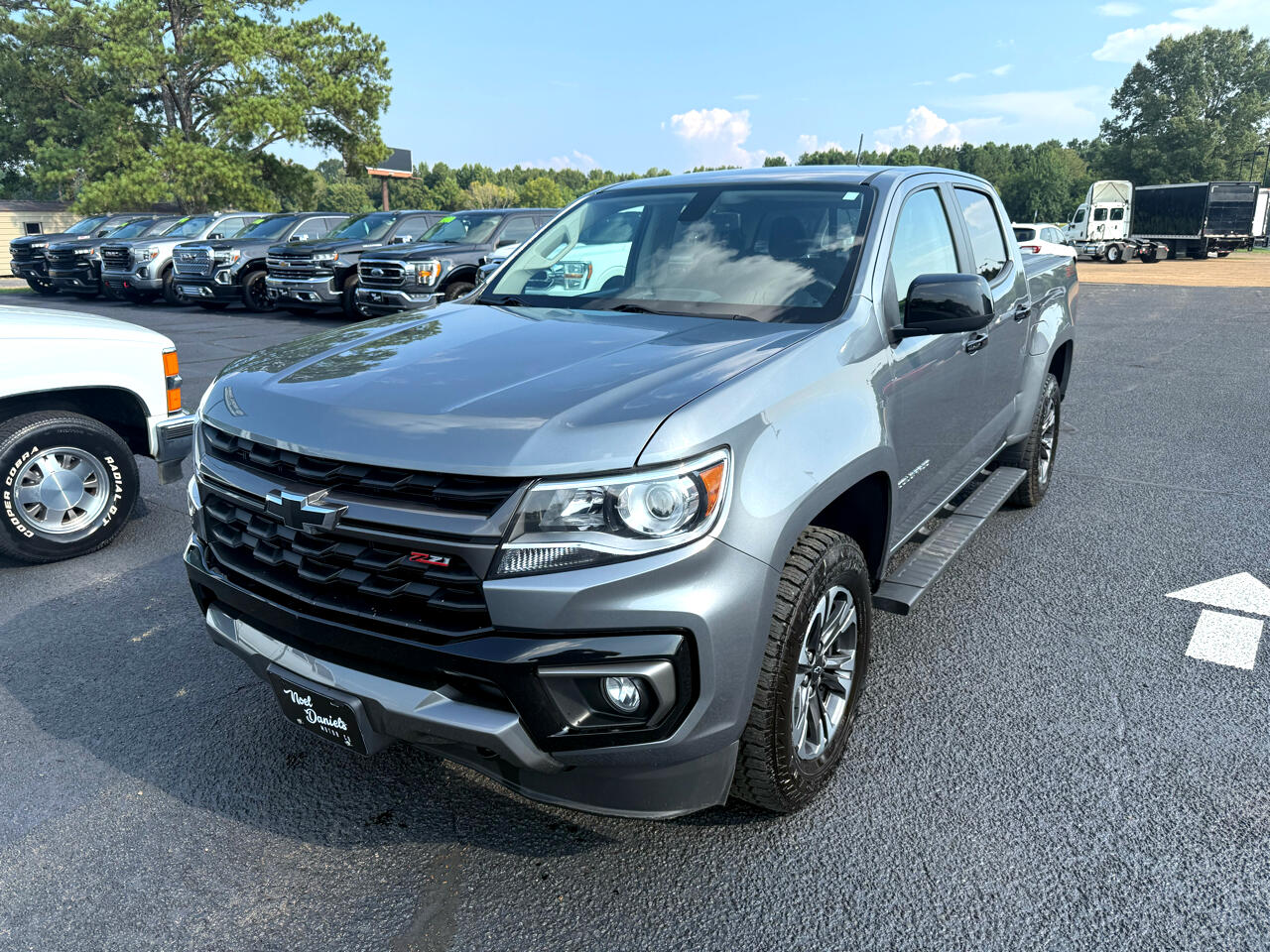 2022 Chevrolet Colorado Z71 photo 2