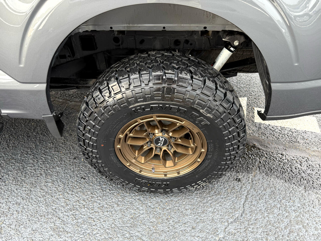 2023 Ford F-150 XLT photo 23