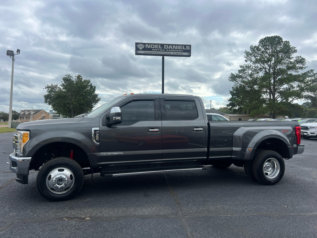 2017 Ford F-350 SD Lariat Crew Cab Long Bed DRW 4WD