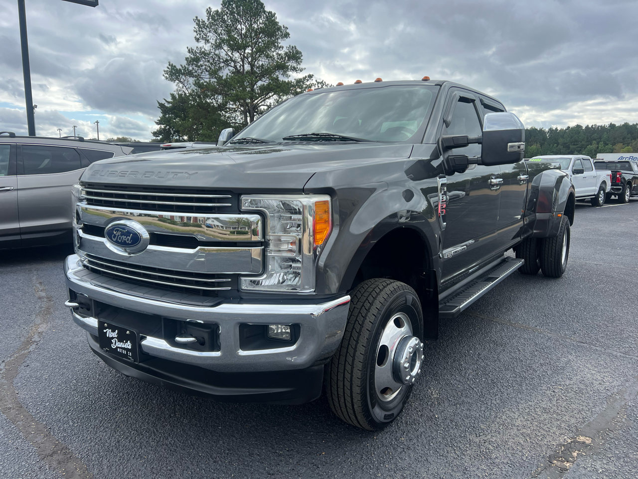 Ford F-350 SD Lariat Crew Cab Long Bed DRW 4WD 2017