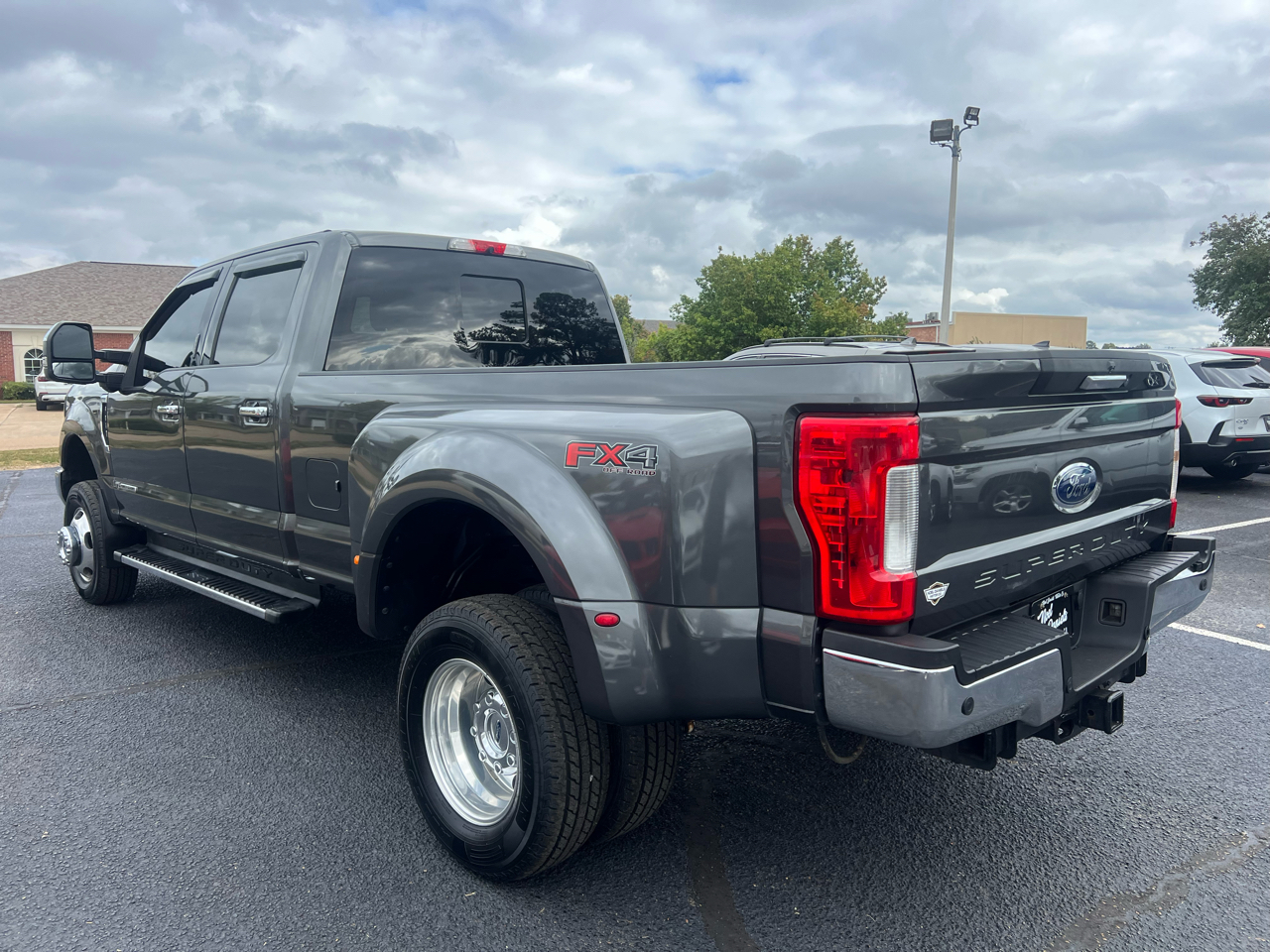 Ford F-350 SD Lariat Crew Cab Long Bed DRW 4WD 2017