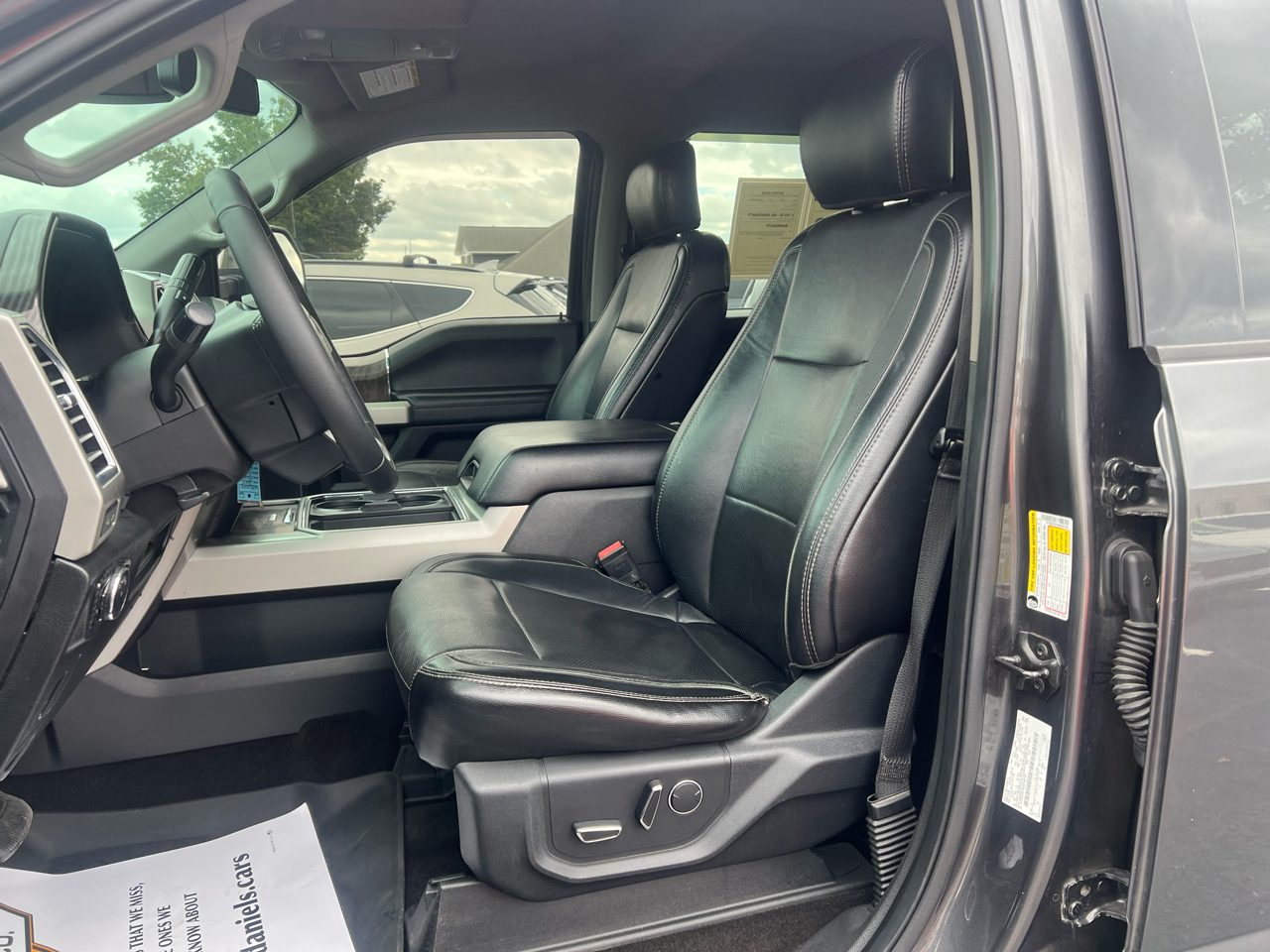 Ford F-350 SD Lariat Crew Cab Long Bed DRW 4WD 2017