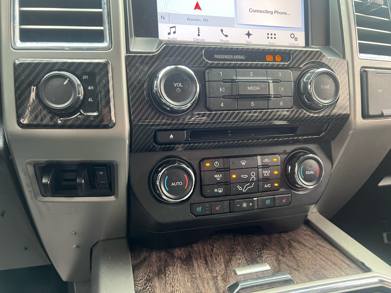 Ford F-350 SD Lariat Crew Cab Long Bed DRW 4WD 2017