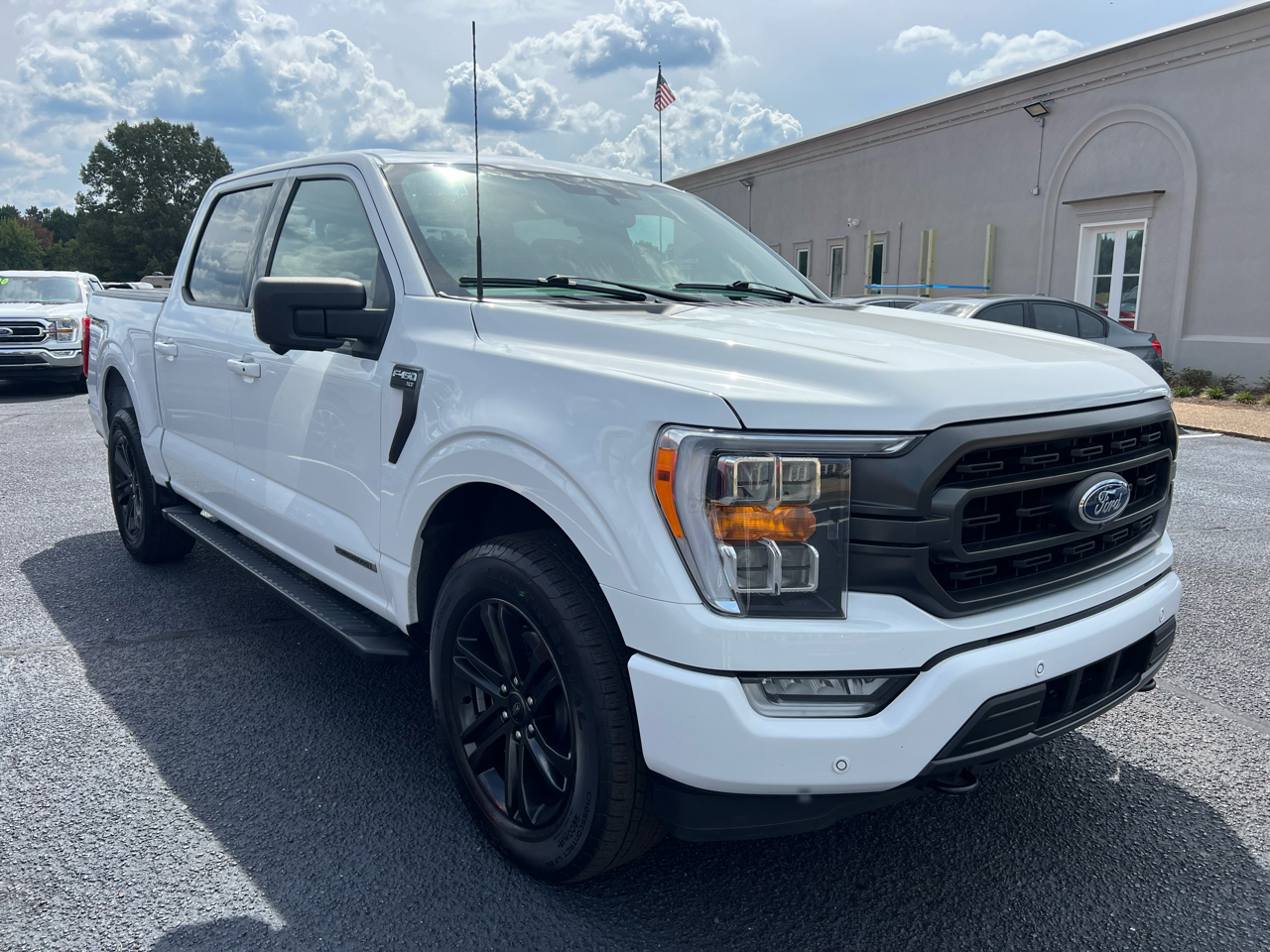 2021 Ford F-150 XLT photo 2