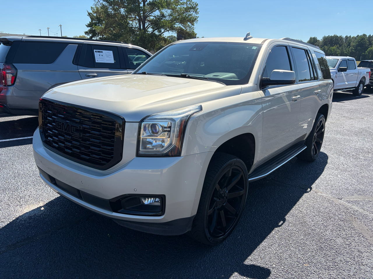 2017 Gmc Yukon SLT photo 2