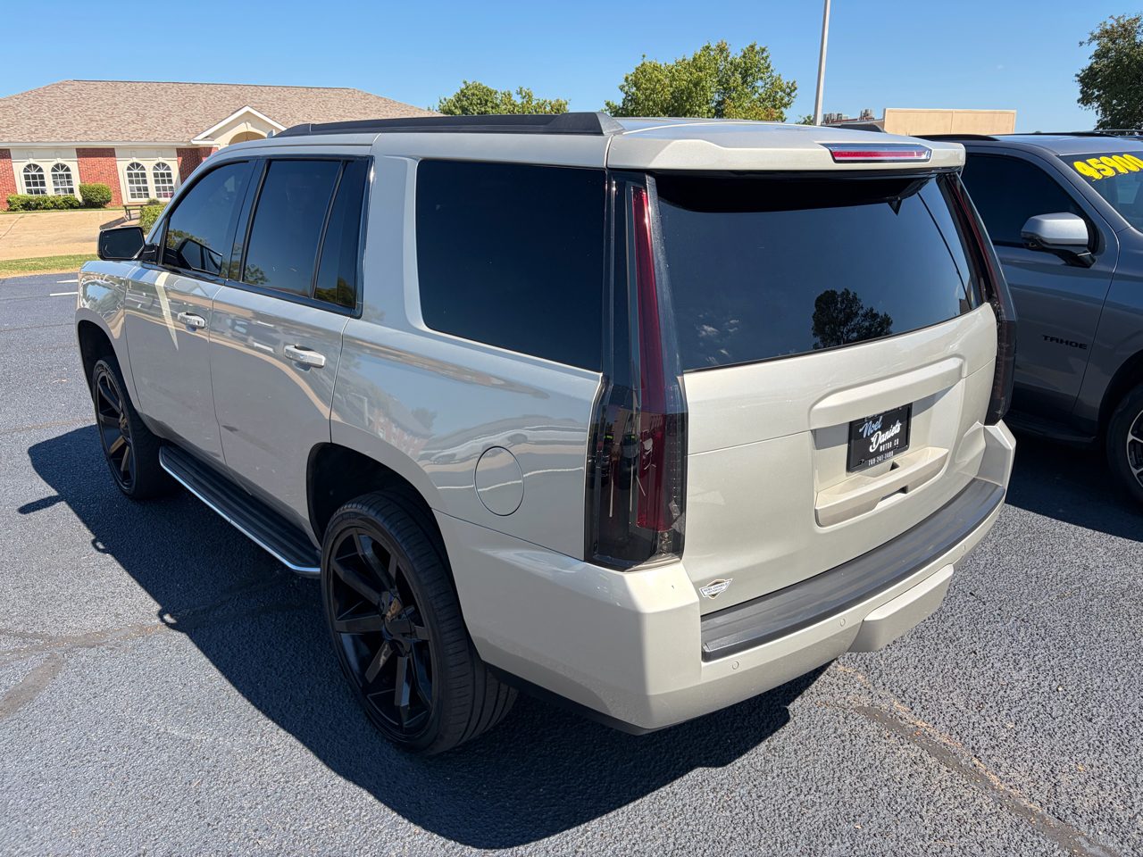 2017 Gmc Yukon SLT photo 3