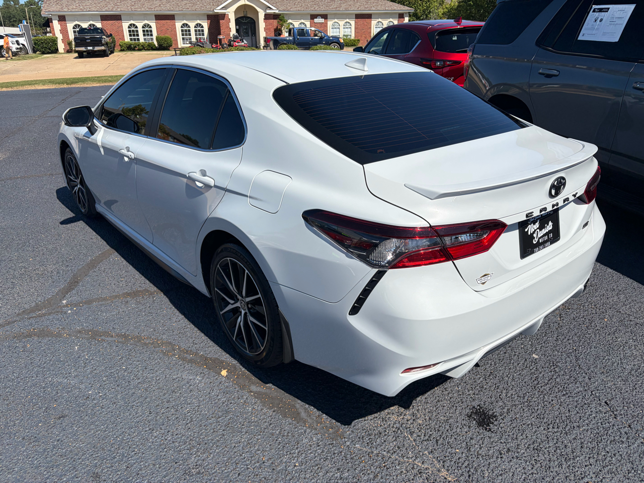 2023 Toyota Camry SE photo 3