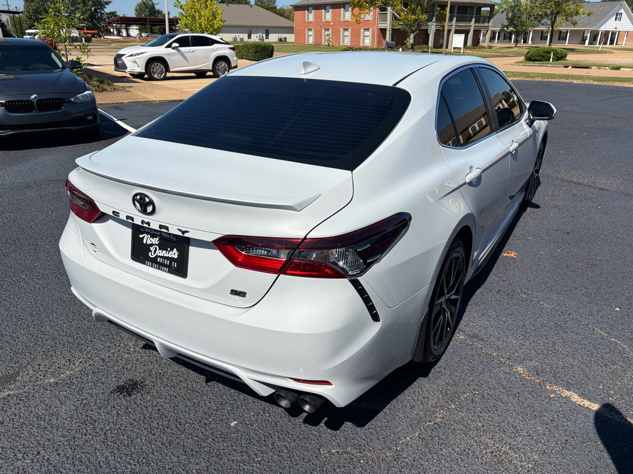 2023 Toyota Camry SE photo 4