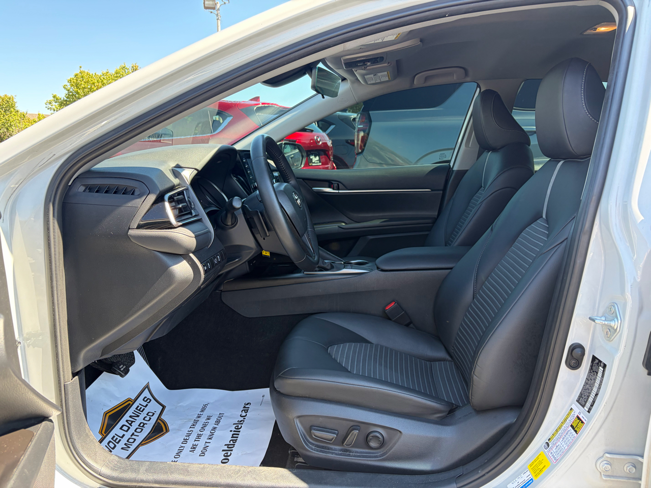 2023 Toyota Camry SE photo 5
