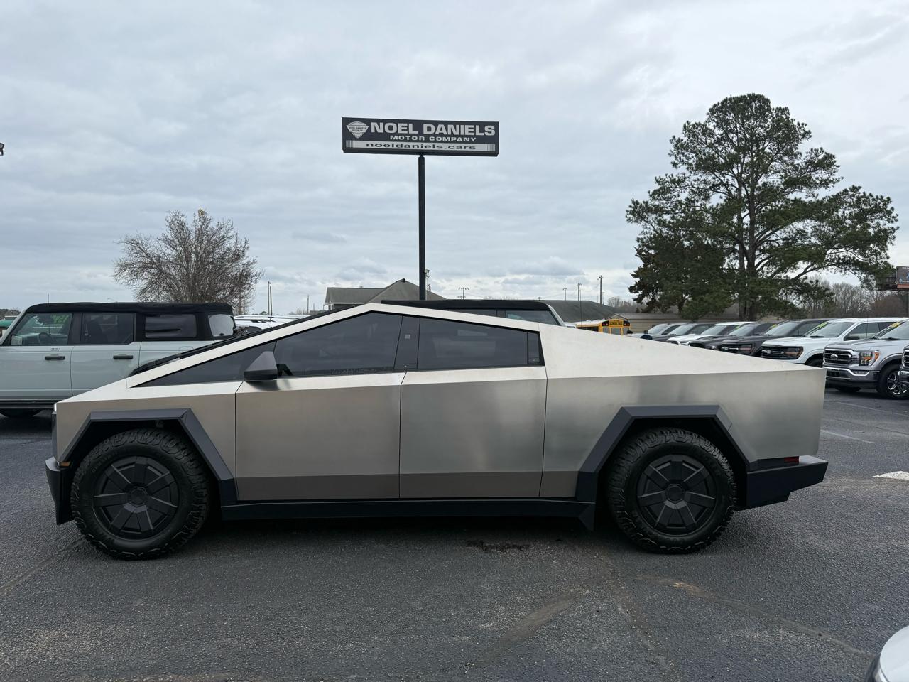 Tesla Cybertruck AWD 2024