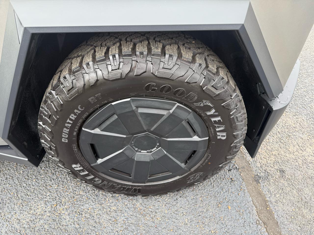 Tesla Cybertruck AWD 2024