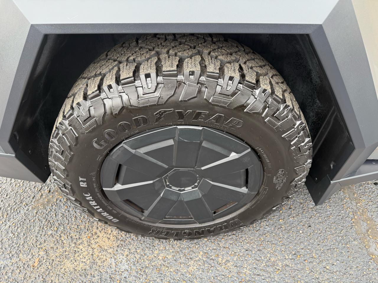 Tesla Cybertruck AWD 2024