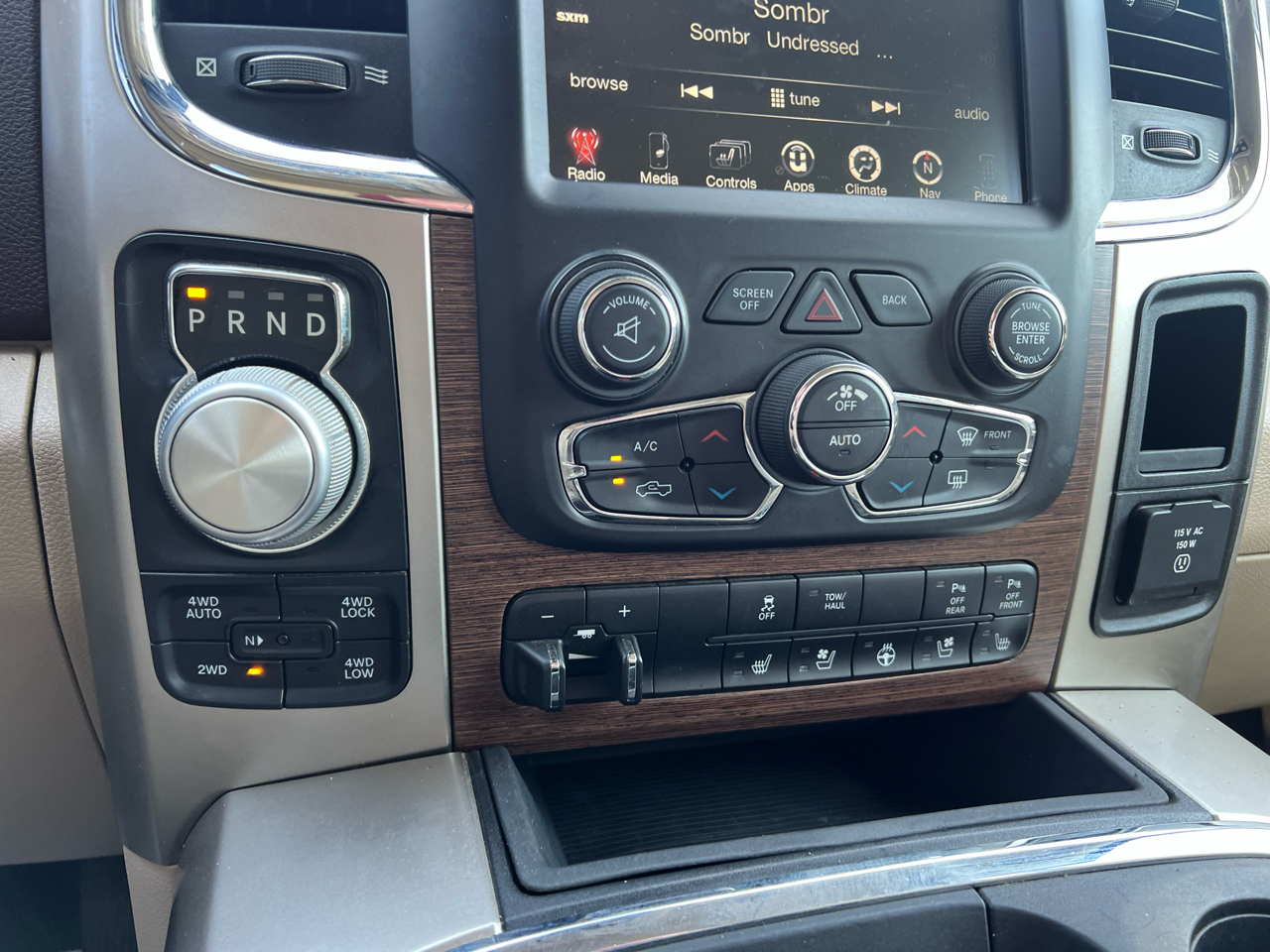 RAM 1500 Laramie Crew Cab SWB 4WD 2017