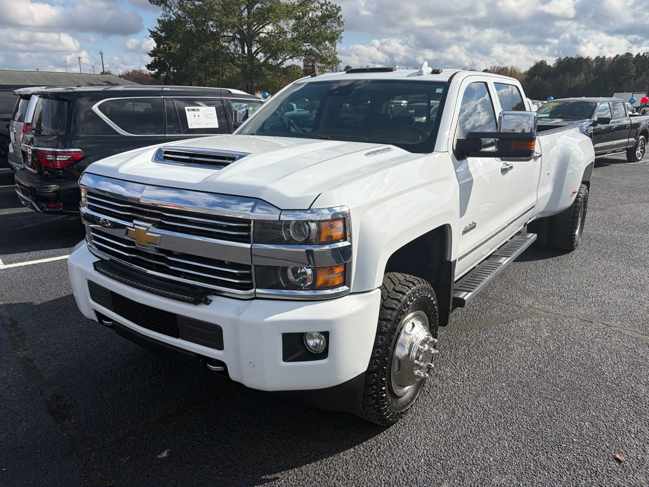 2017 Chevrolet Silverado 3500HD High Country photo 2