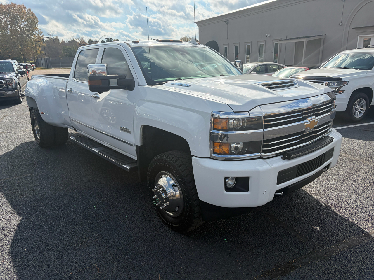 2017 Chevrolet Silverado 3500HD High Country photo 4