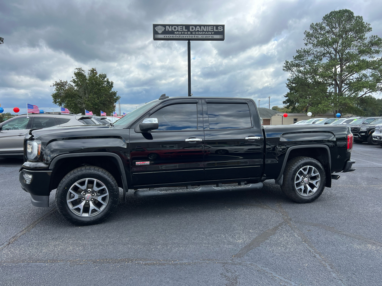 2017 GMC Sierra 1500 SLT Crew Cab Long Box 4WD