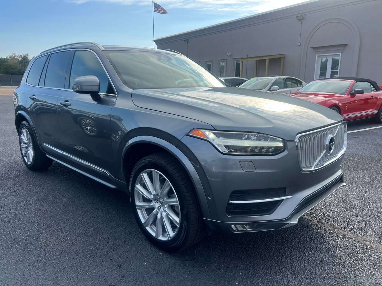 2017 Volvo XC90 T6 Inscription AWD photo 2