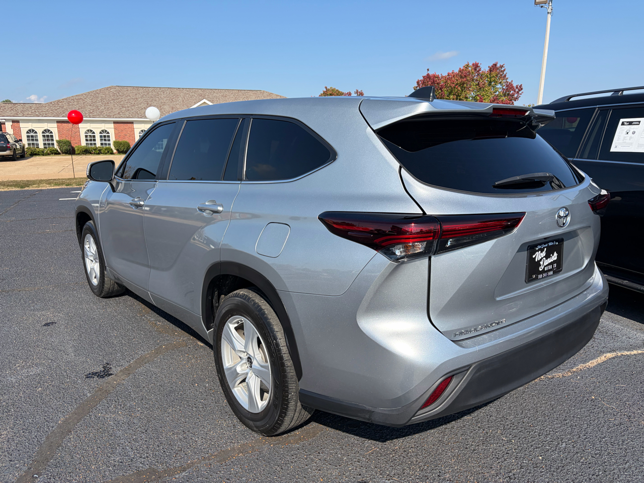 2024 Toyota Highlander XLE photo 2