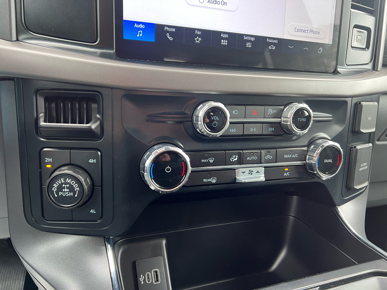 Ford F-150 XLT SuperCrew 4WD 2025