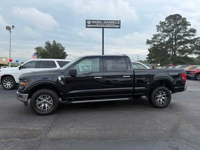 Black 2025 Ford F-150 XLT SuperCrew 4WD Pickup Truck Four-Wheel Drive Automatic