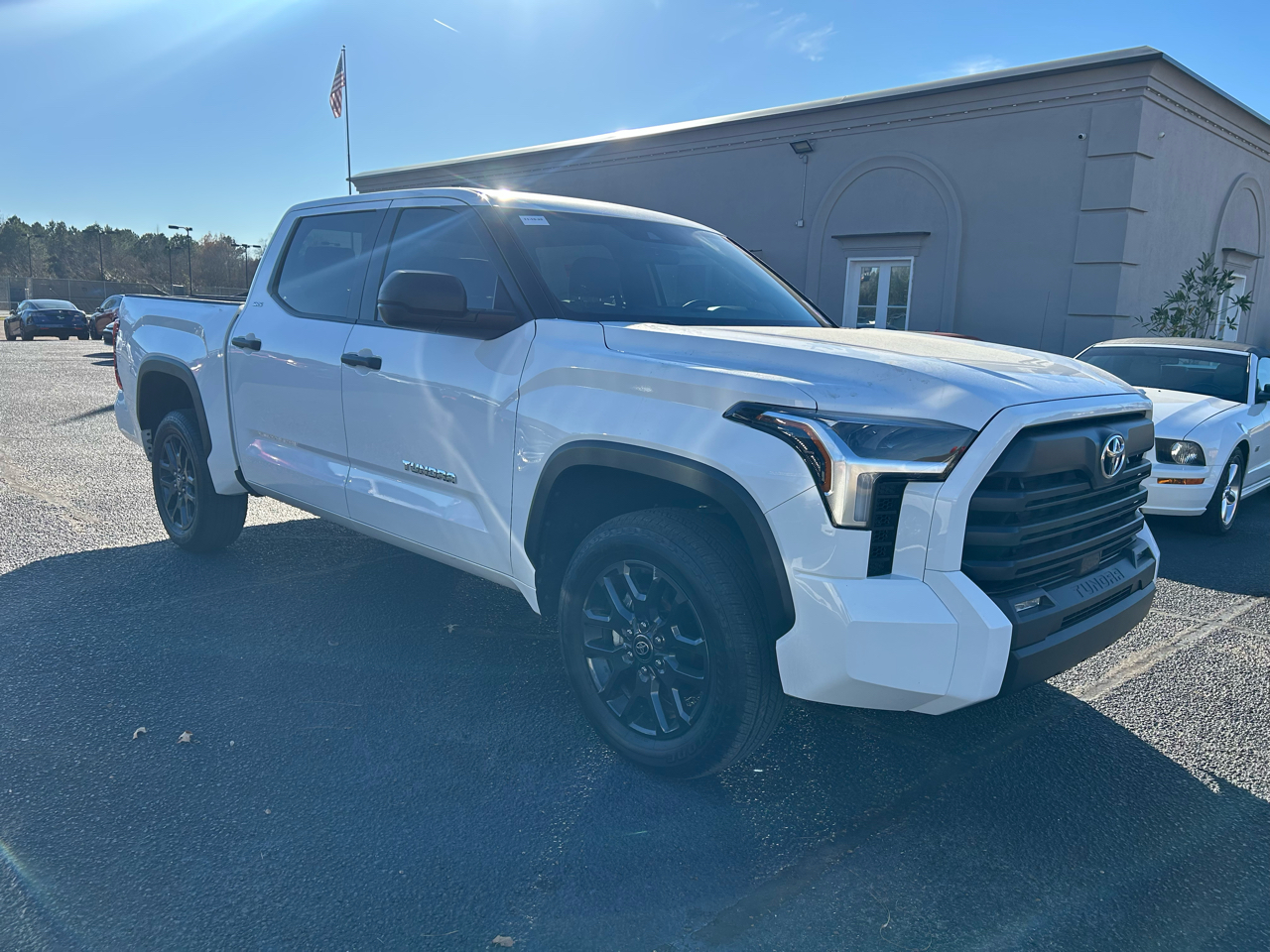 Toyota Tundra SR5 CrewMax 4WD 2025