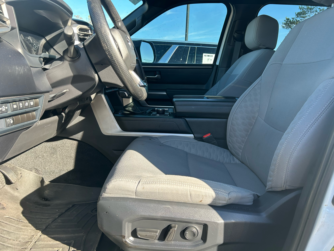 Toyota Tundra SR5 CrewMax 4WD 2025