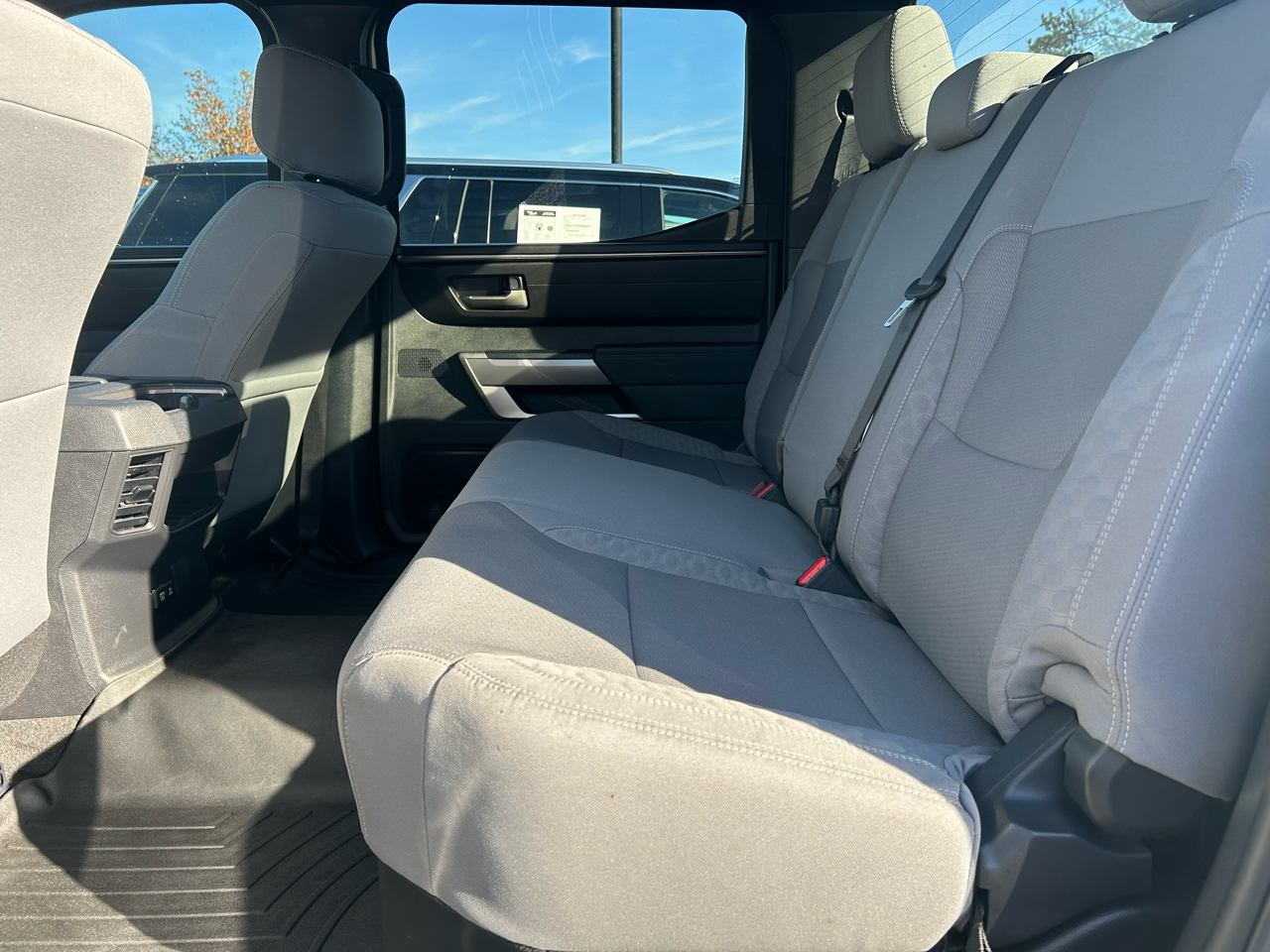 Toyota Tundra SR5 CrewMax 4WD 2025