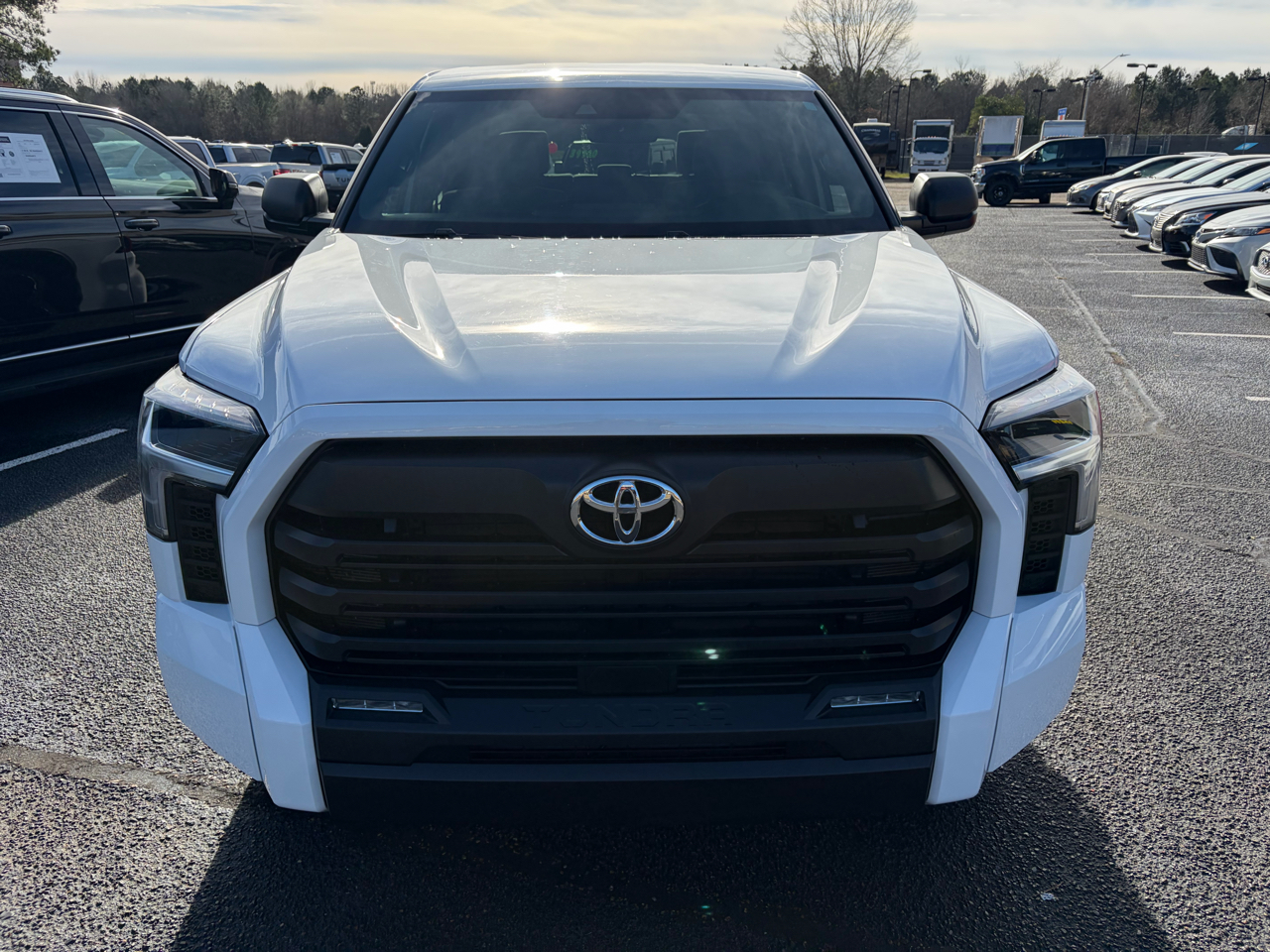 Toyota Tundra SR5 CrewMax 4WD 2025