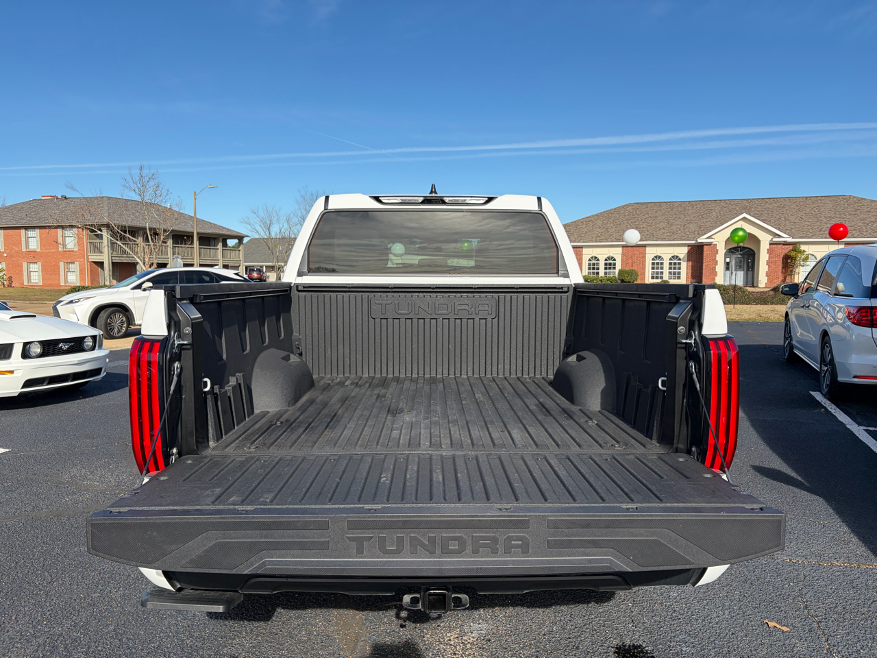 Toyota Tundra SR5 CrewMax 4WD 2025