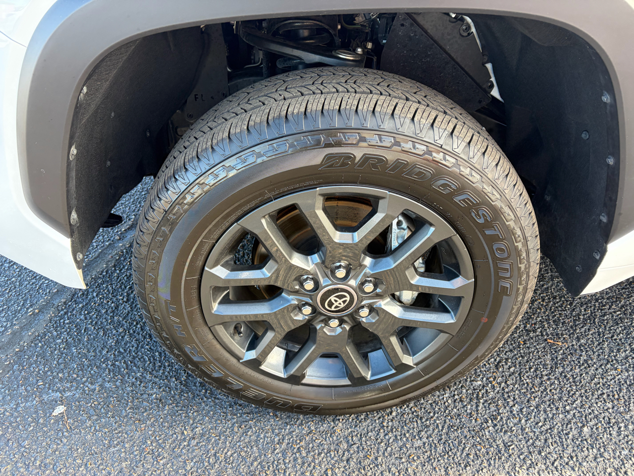 Toyota Tundra SR5 CrewMax 4WD 2025