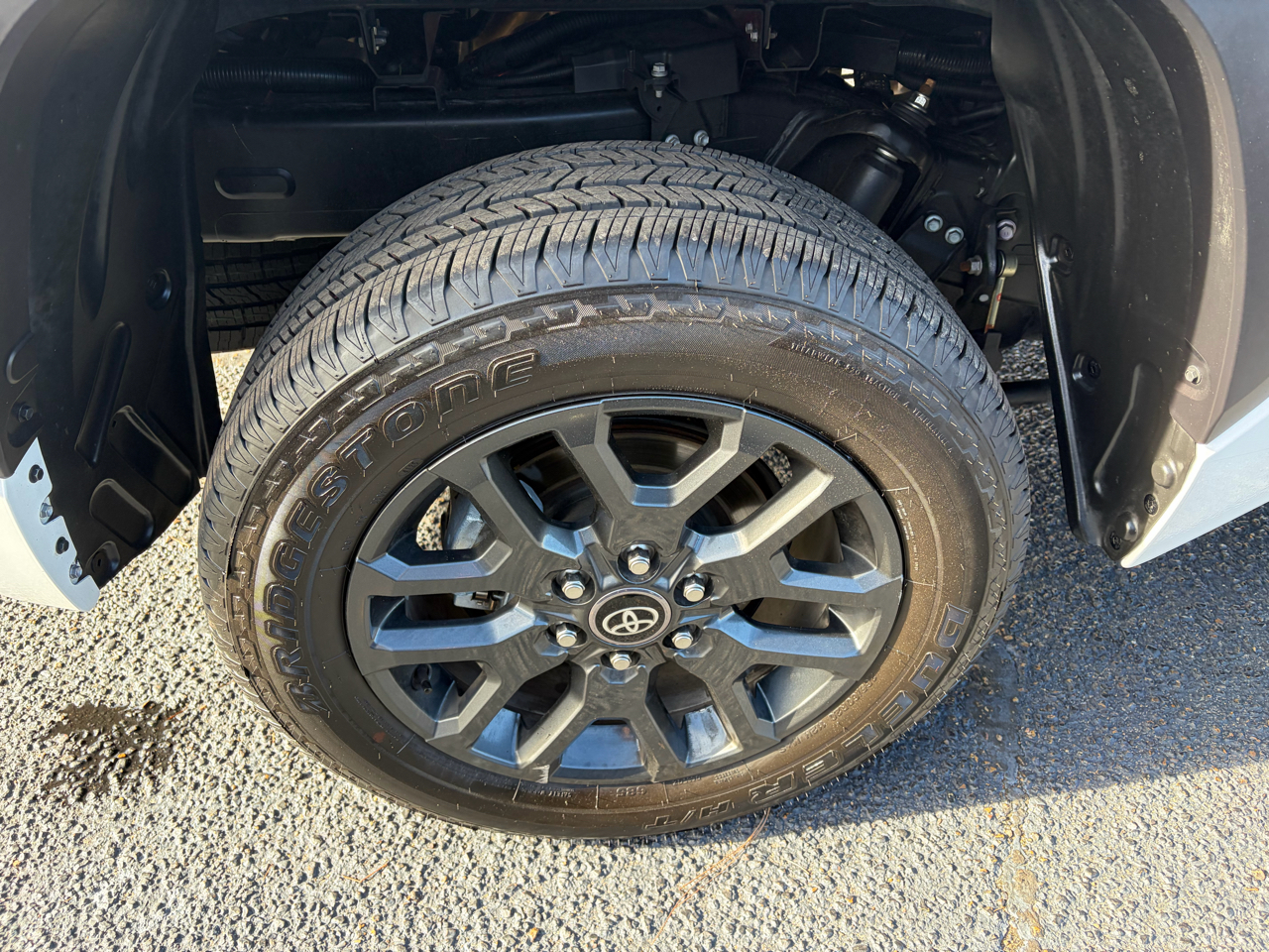 Toyota Tundra SR5 CrewMax 4WD 2025