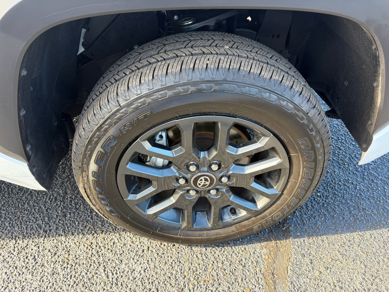 Toyota Tundra SR5 CrewMax 4WD 2025