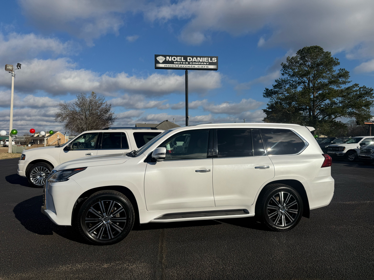 Lexus LX 570 Three-Row 2019