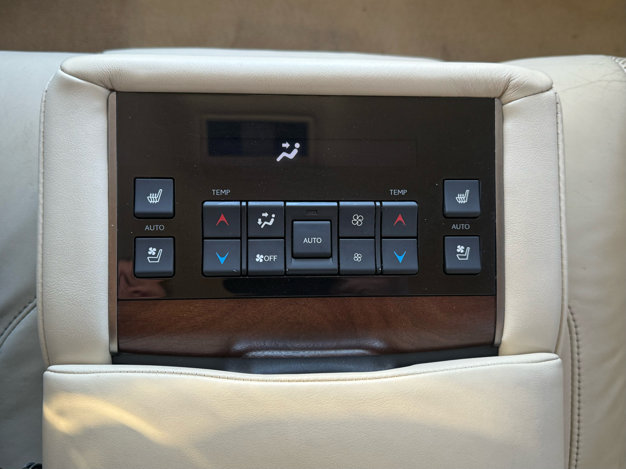 Lexus LX 570 Three-Row 2019