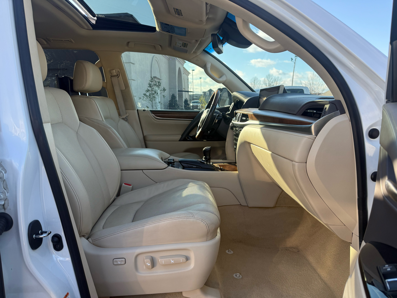 Lexus LX 570 Three-Row 2019