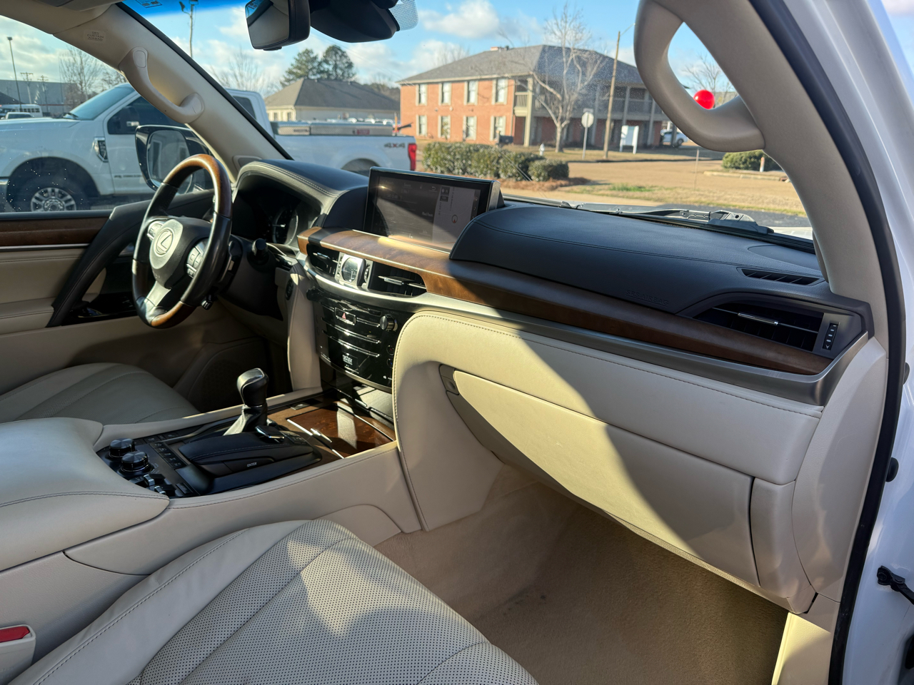 Lexus LX 570 Three-Row 2019