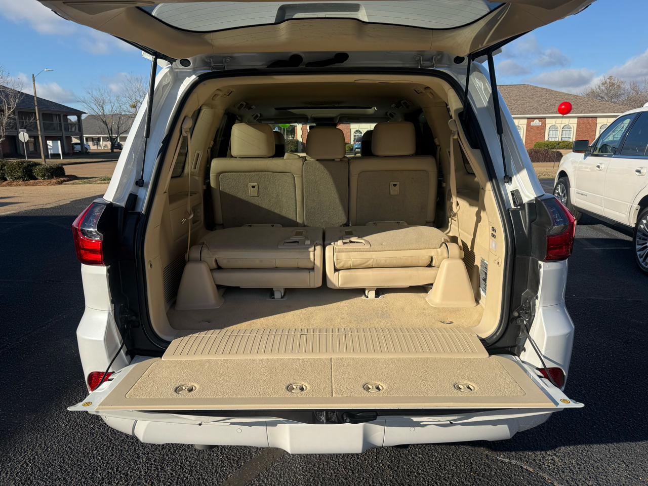 Lexus LX 570 Three-Row 2019