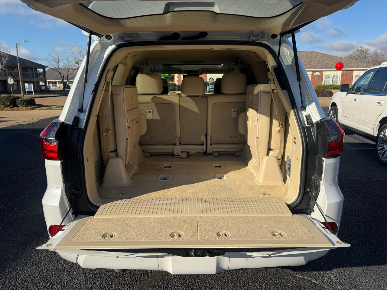 Lexus LX 570 Three-Row 2019