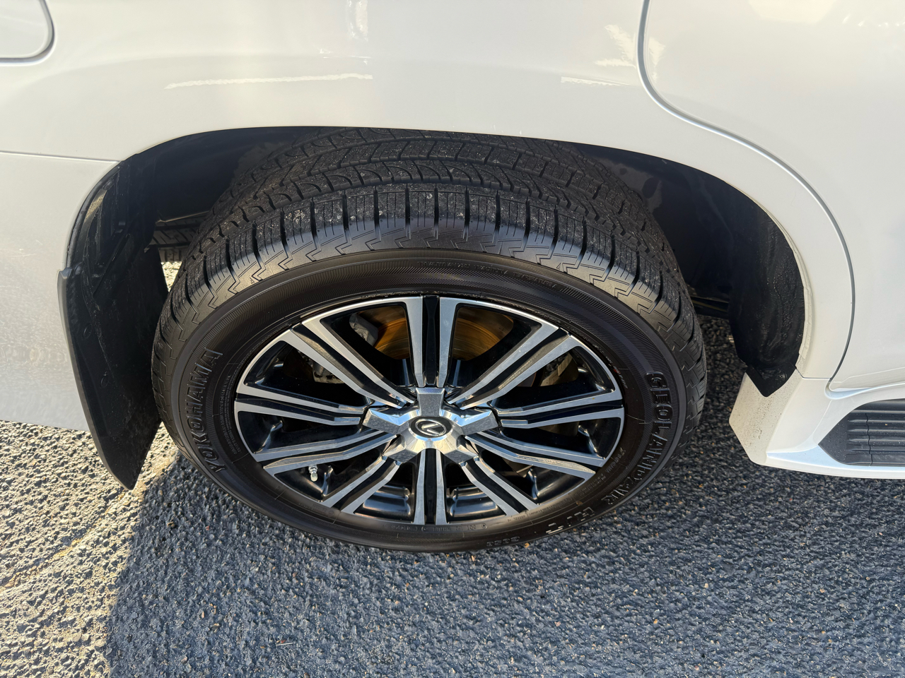 Lexus LX 570 Three-Row 2019