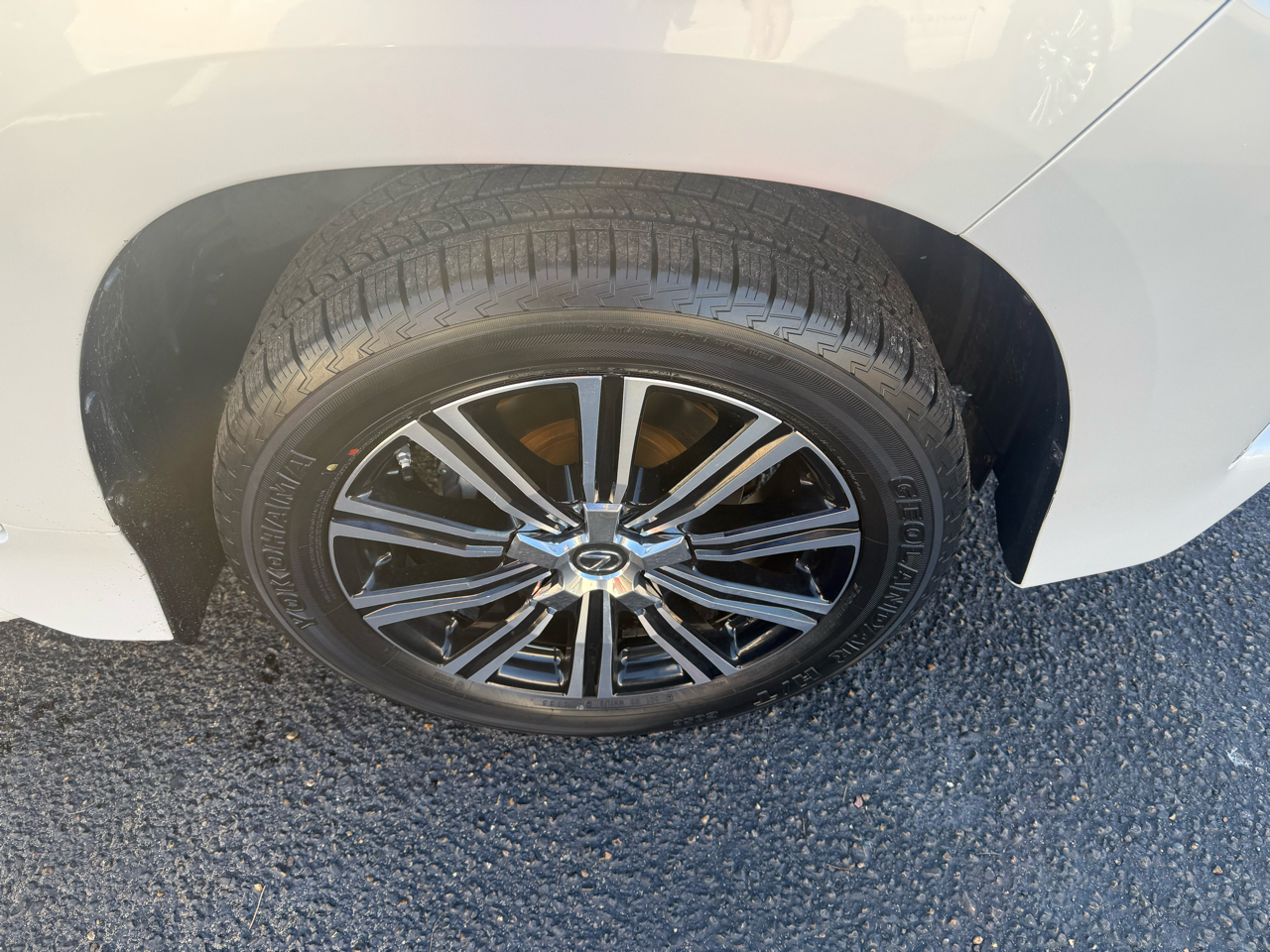 Lexus LX 570 Three-Row 2019