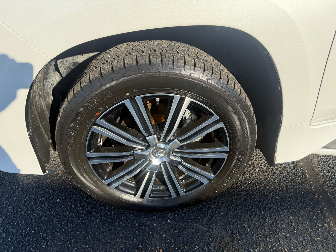 Lexus LX 570 Three-Row 2019