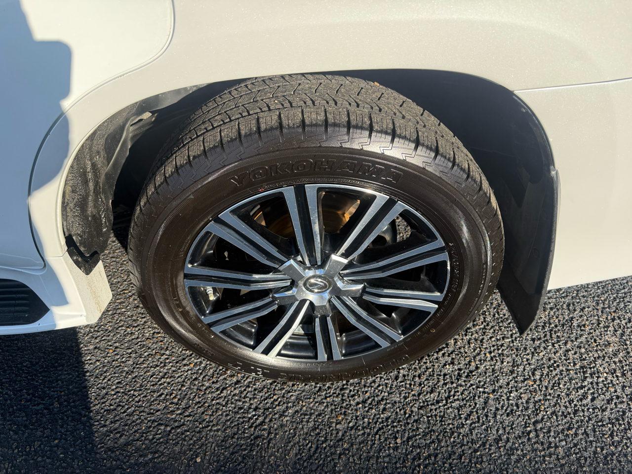 Lexus LX 570 Three-Row 2019