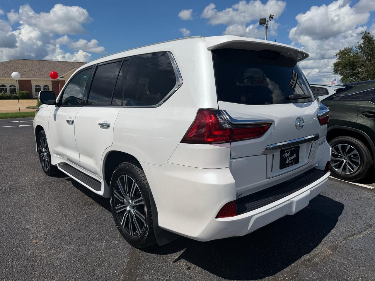 Lexus LX 570 Three-Row 2019
